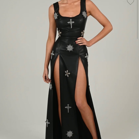 KOURTNEY MAXI DRESS - Picture 1 of 4